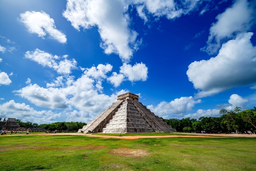 pyramid-archaeological site chichen itza yucatan . things to do in Mexico